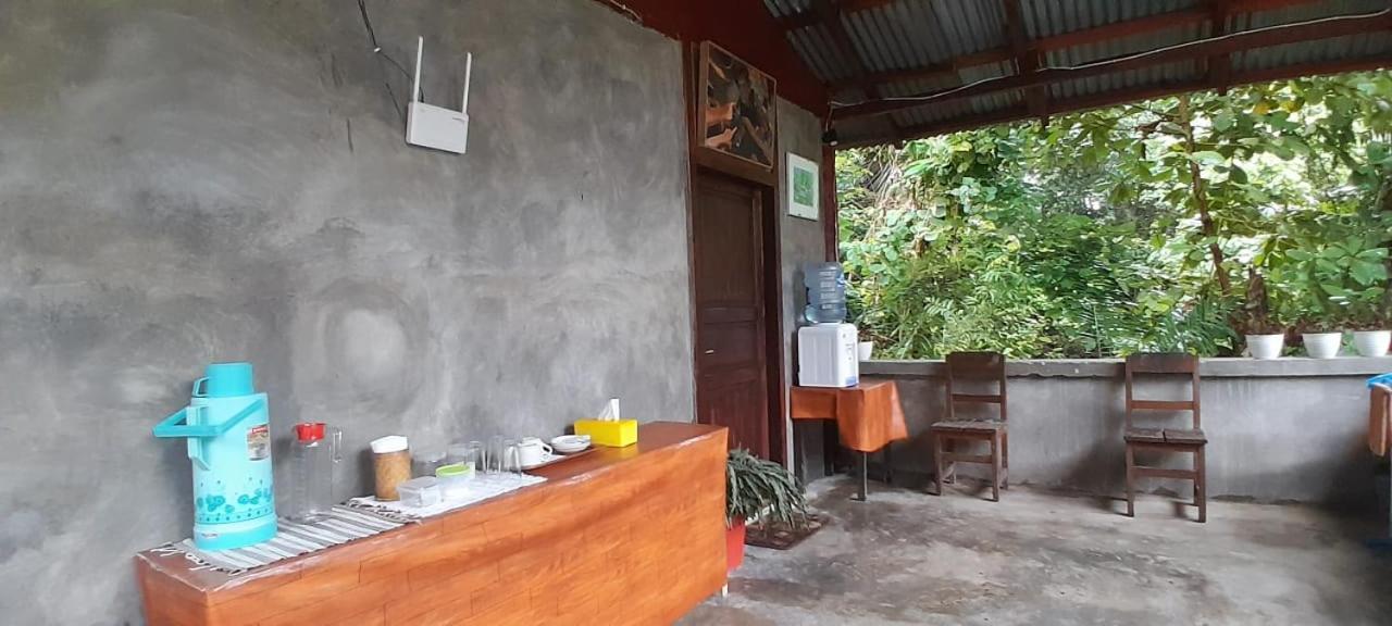 Renny'S Tangkoko Safety Stop Bitung Bagian luar foto